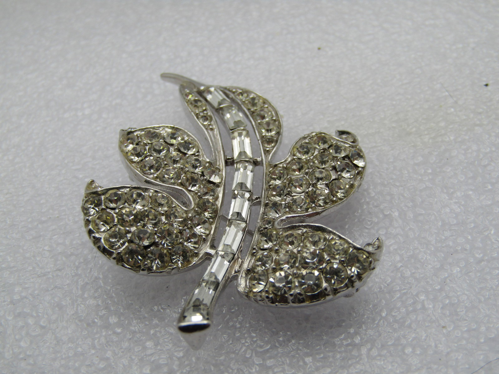 Vintage Rhinestone Leaf Brooch, 1960's 2.25" by 1.5" - 4
