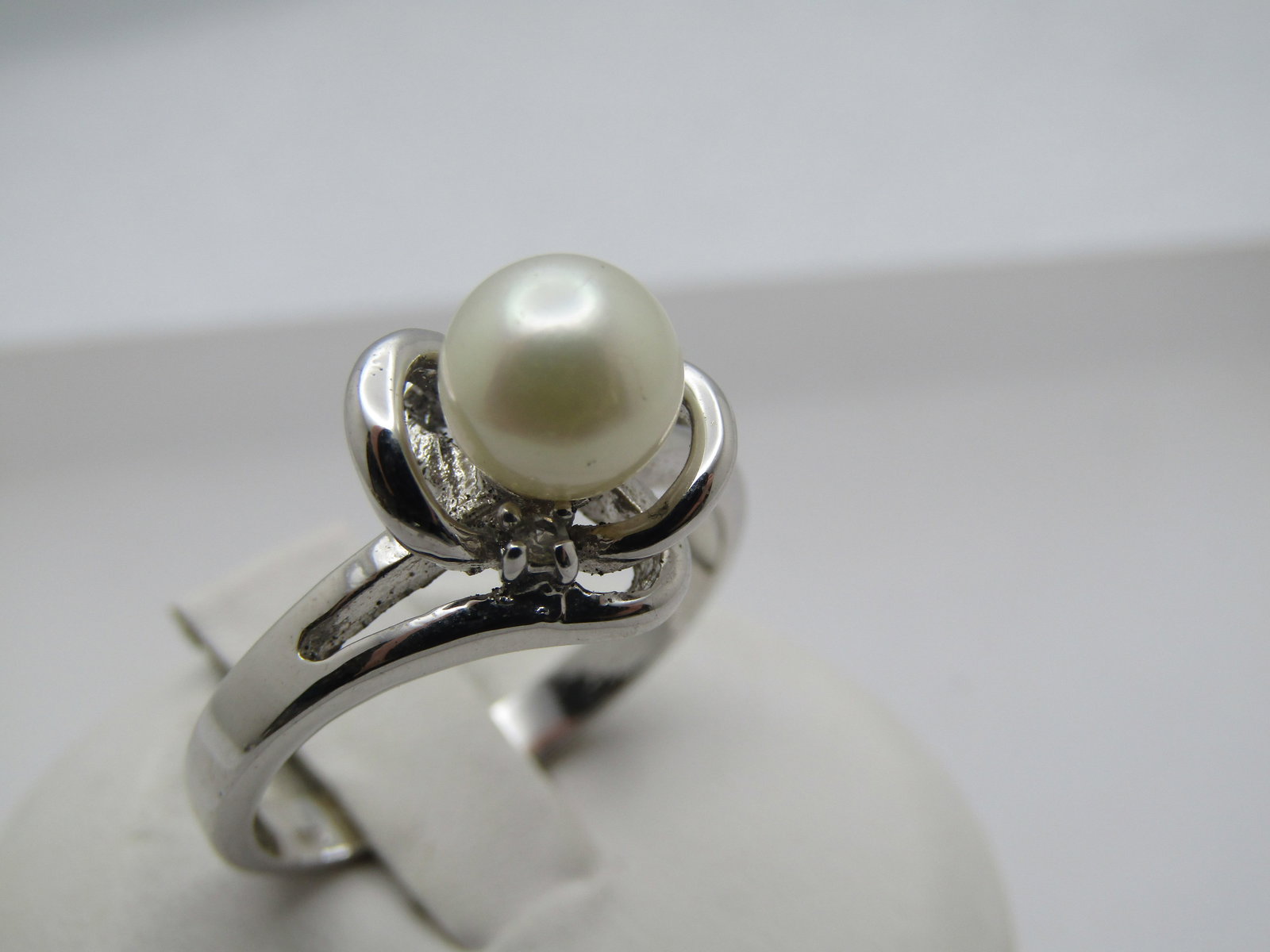 Silver Plated Faux Pearl Ring, Rhinestone Accents, Sz. 9.5, 1990;s-2000 - 3