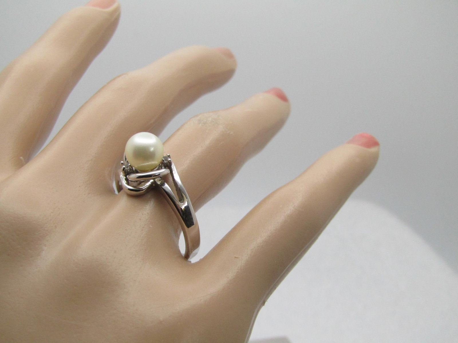 Silver Plated Faux Pearl Ring, Rhinestone Accents, Sz. 9.5, 1990;s-2000 - 5