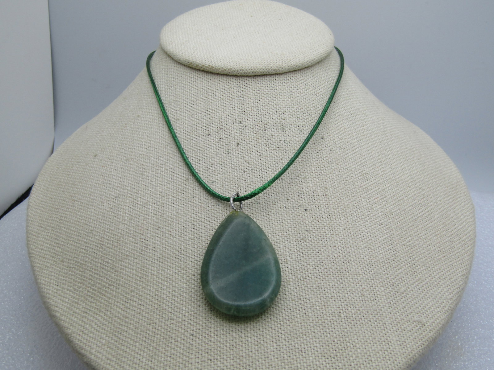 Vintage Green Jadeite Necklace, 16"-18", Teardrop. 1980's-1990's - 3