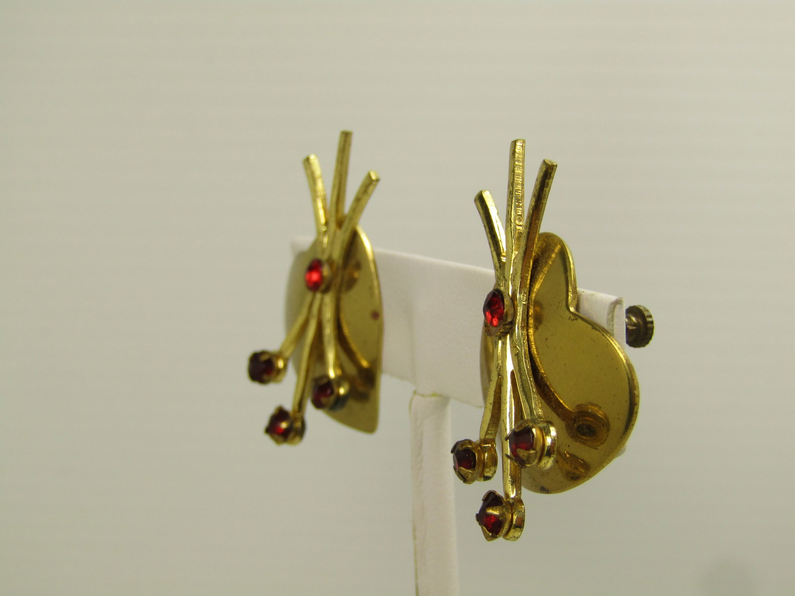 Vintage Heart & Red Rhinestone Stem Mod Earrings, 1940's-1950's, Screwback - 2