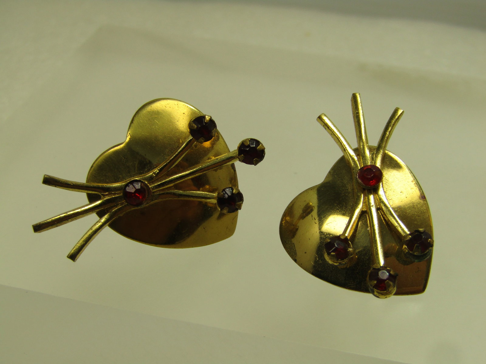 Vintage Heart & Red Rhinestone Stem Mod Earrings, 1940's-1950's, Screwback - 5