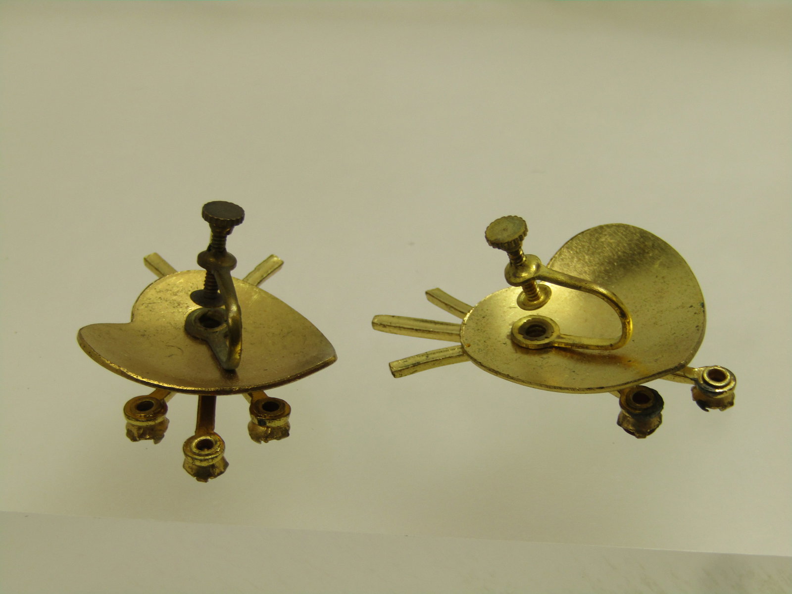 Vintage Heart & Red Rhinestone Stem Mod Earrings, 1940's-1950's, Screwback - 7