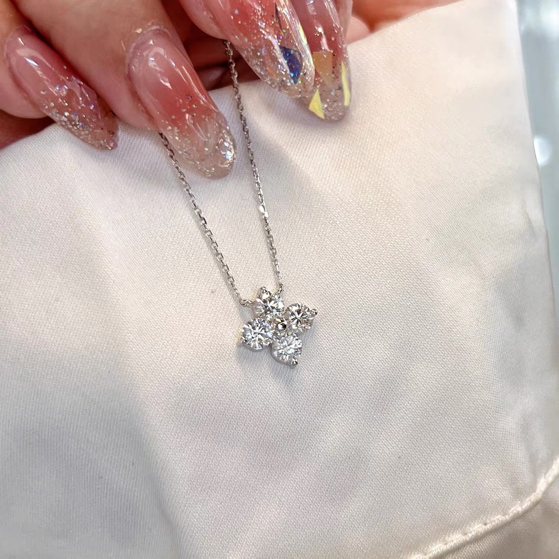 Platinum diamond necklace - 2