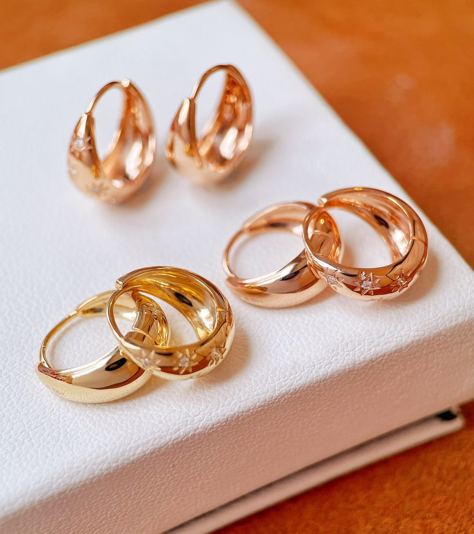 18K gold diamond star earrings - 2