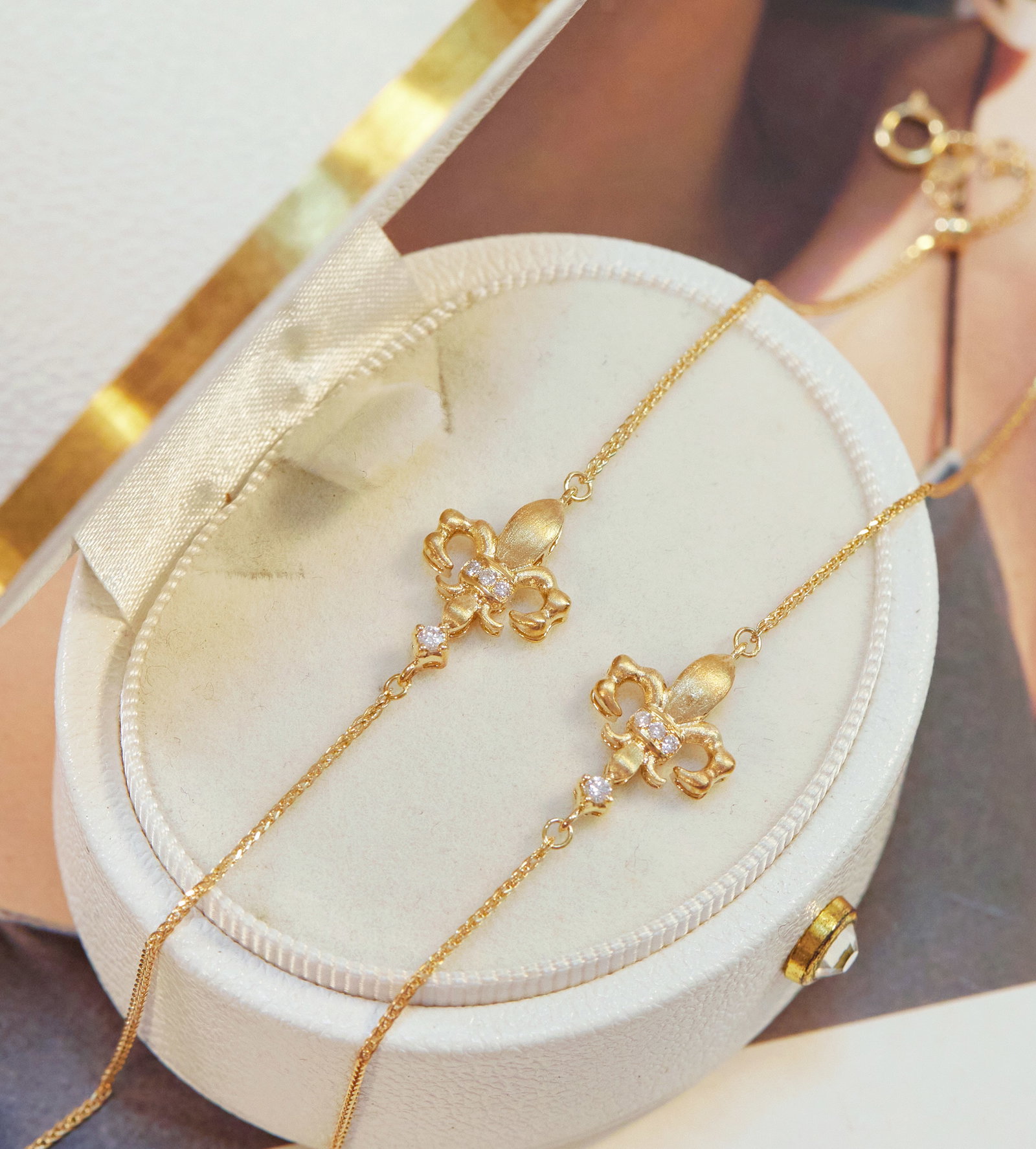 18K gold cultured diamond vintage brushed iris flower bracelet - 6