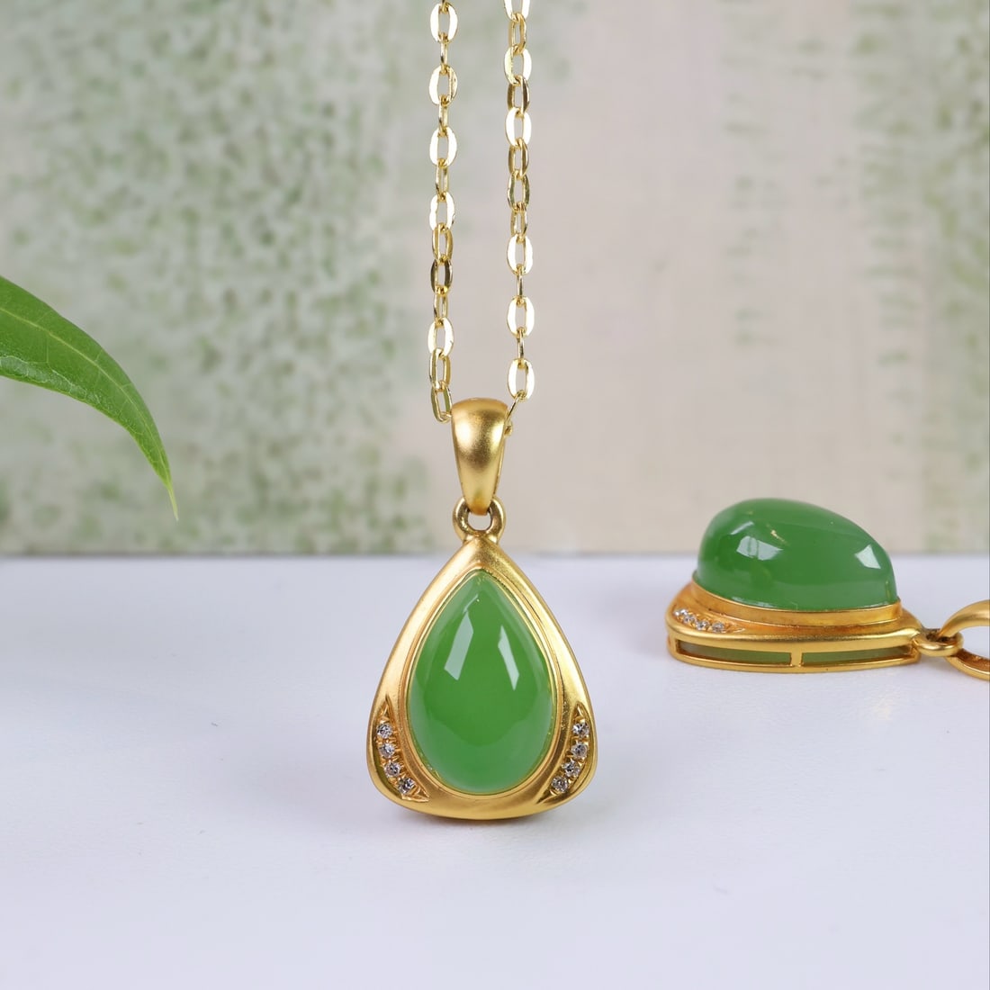 18K gold apple green jade pendant - 7