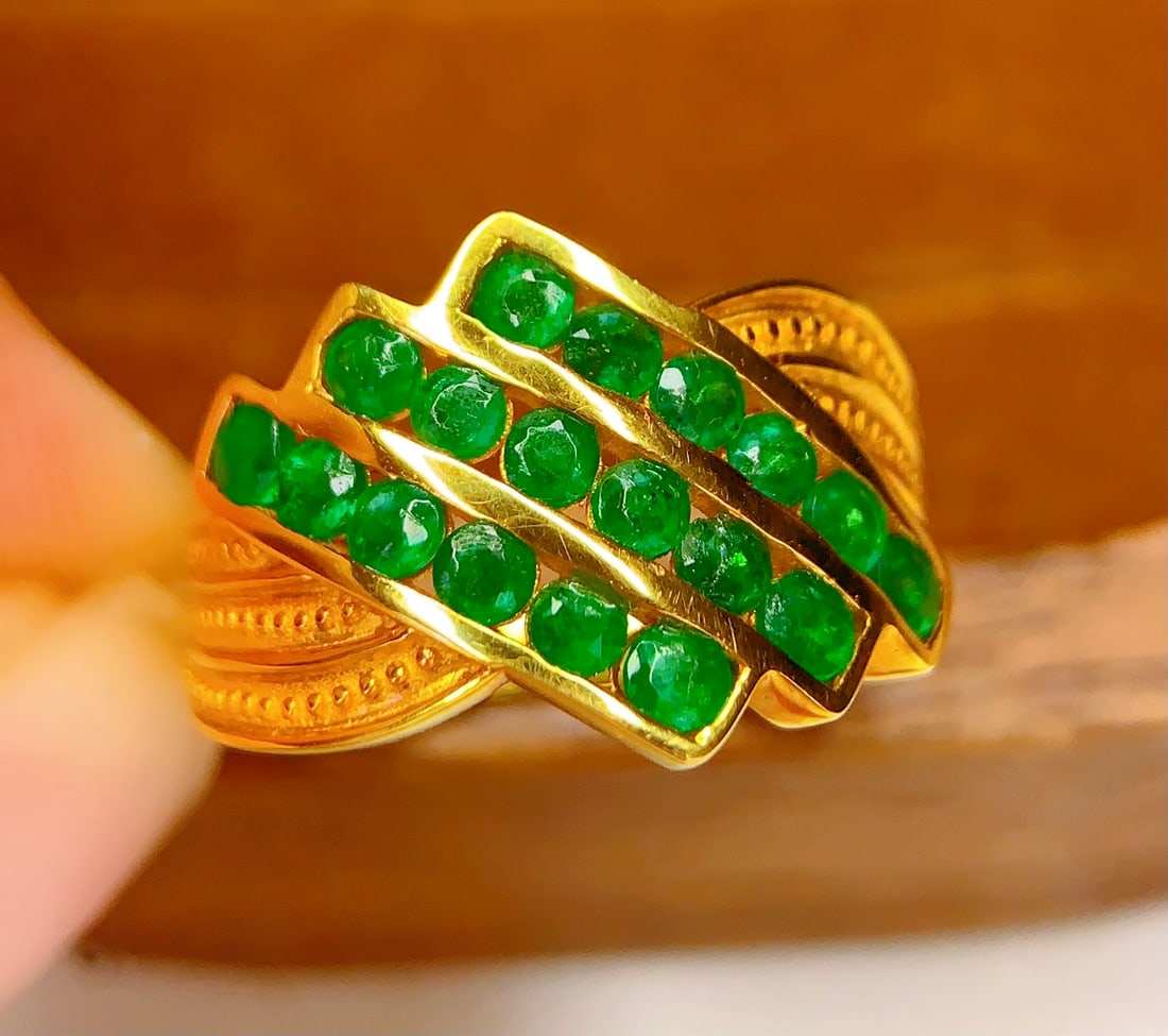 18K gold emerald ring (1 of 6)