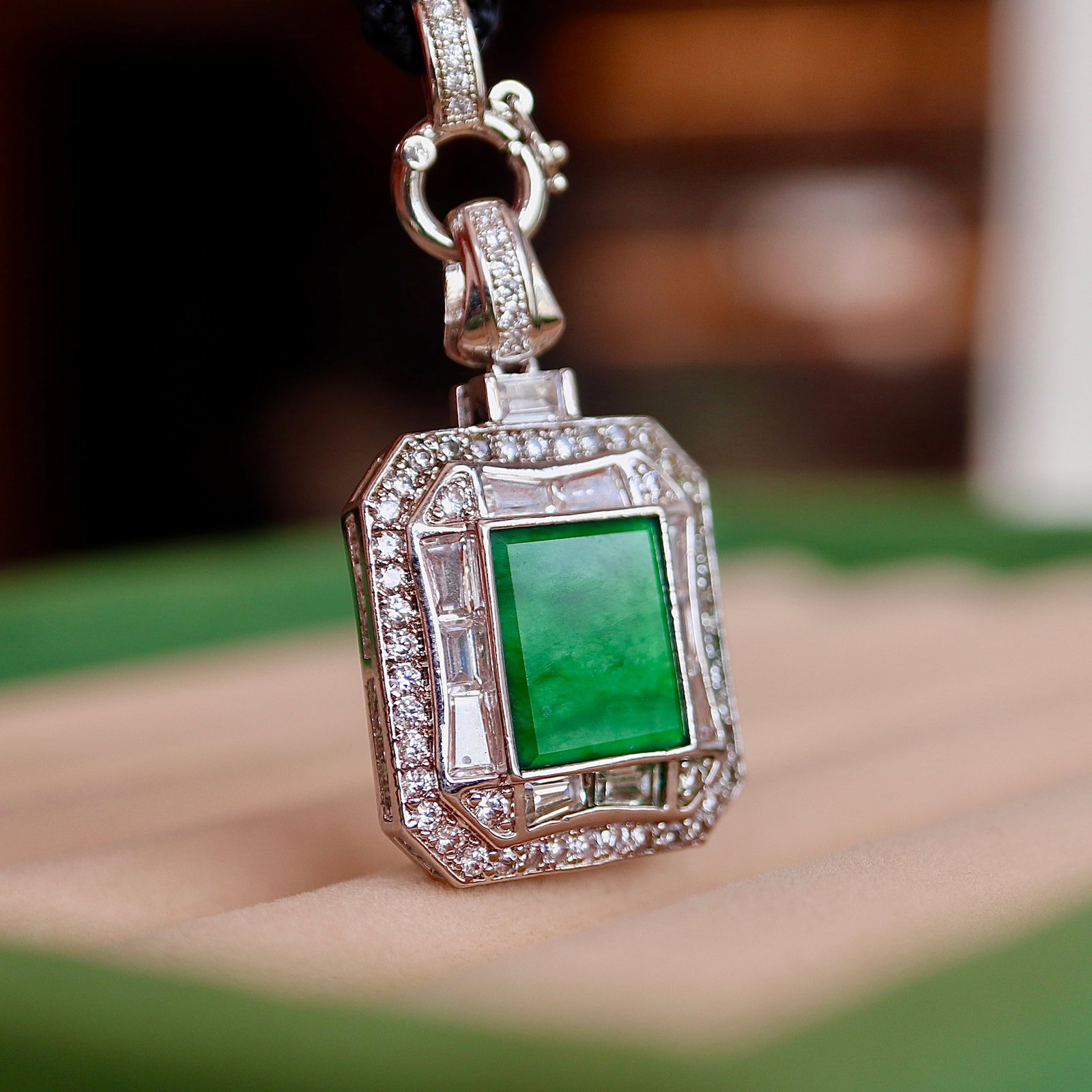 18K gold jade pendant - 2