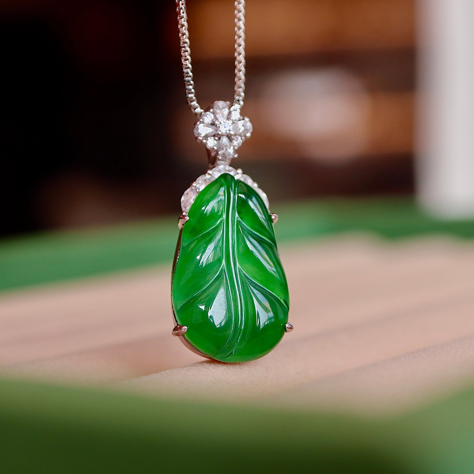 Jade leaf pendant (1 of 9)