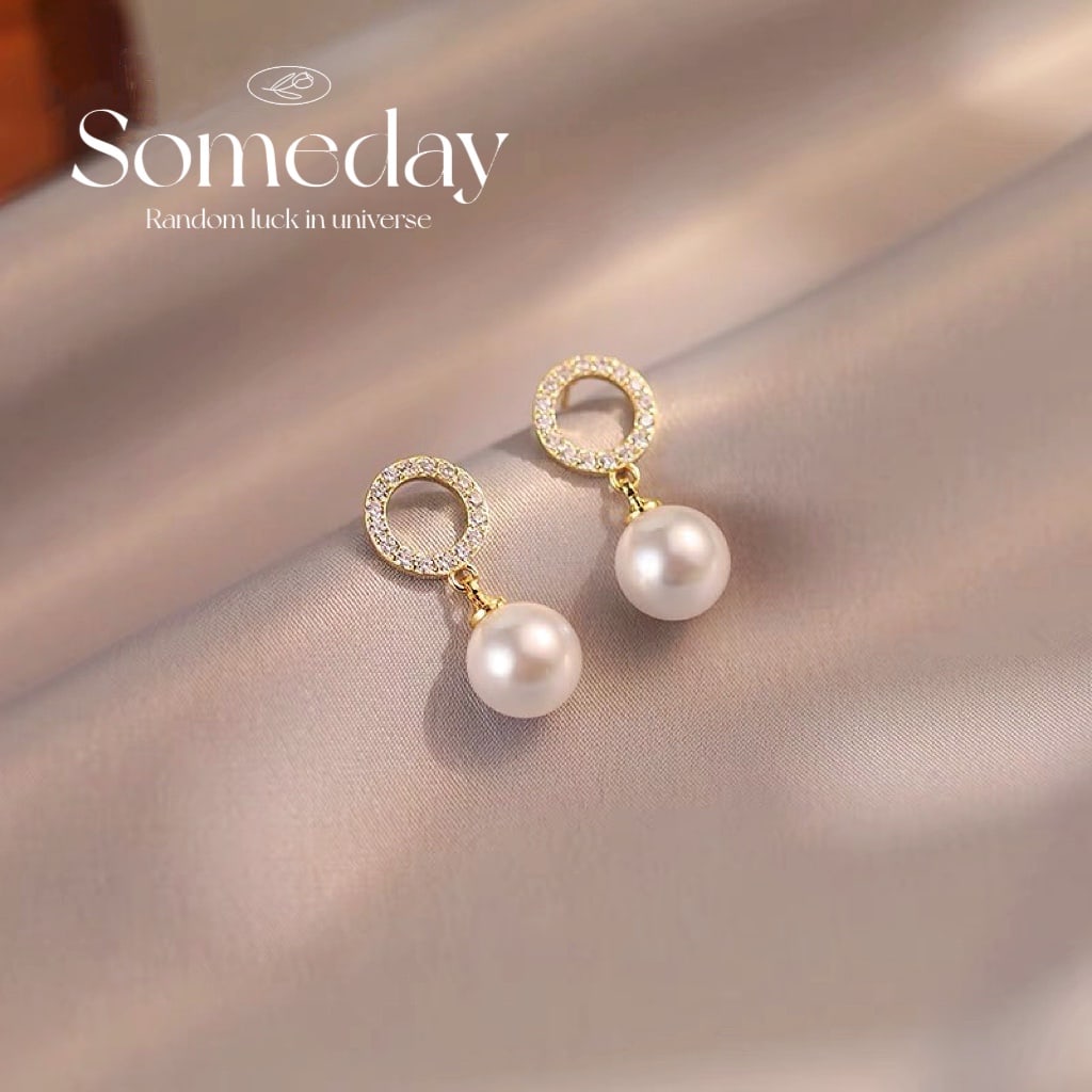 18K gold diamond pearl earrings: Title: 18K gold diamond pearl earrings Description: These earrings capture the essence of French minimalism, featuring a stylish and timeless circle design that effortlessly complements any wardrobe.