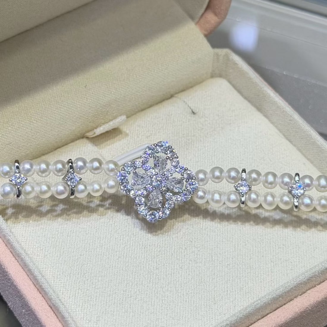 Double-row four-leaf clover pearl bracelet - 3