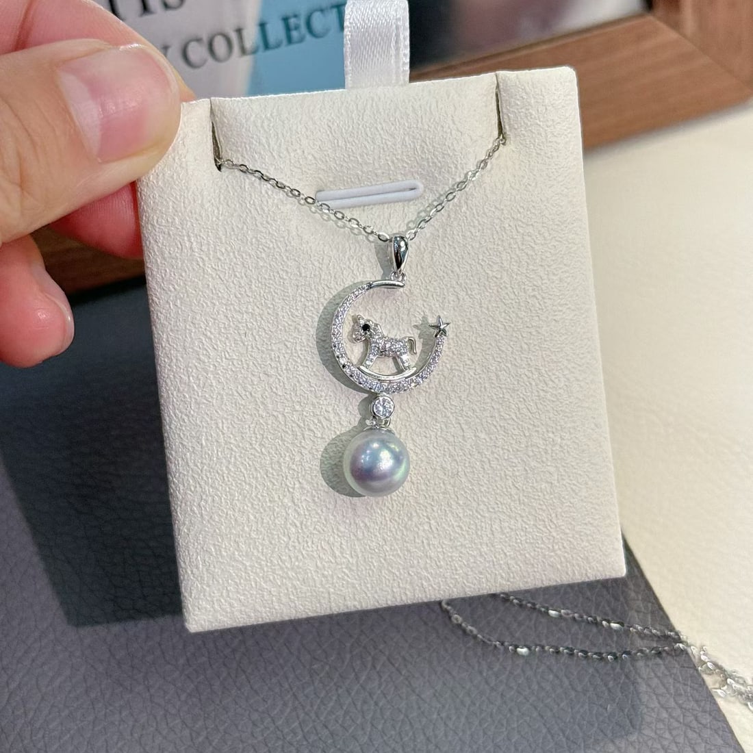 Sterling silver blue sea pearl necklace: Title: Sterling silver blue sea pearl necklace Description: This necklace captures the essence of dreamy elegance with its dream-as-a-horse theme. Featuring 8-8.5mm silver-blue seawater pearls that