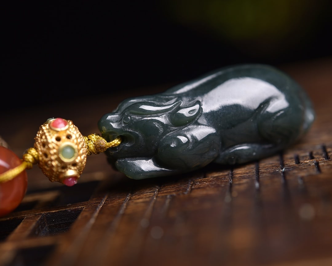 Agarwood, Southern Red Agate, and Jade Bead Bracelet - 3