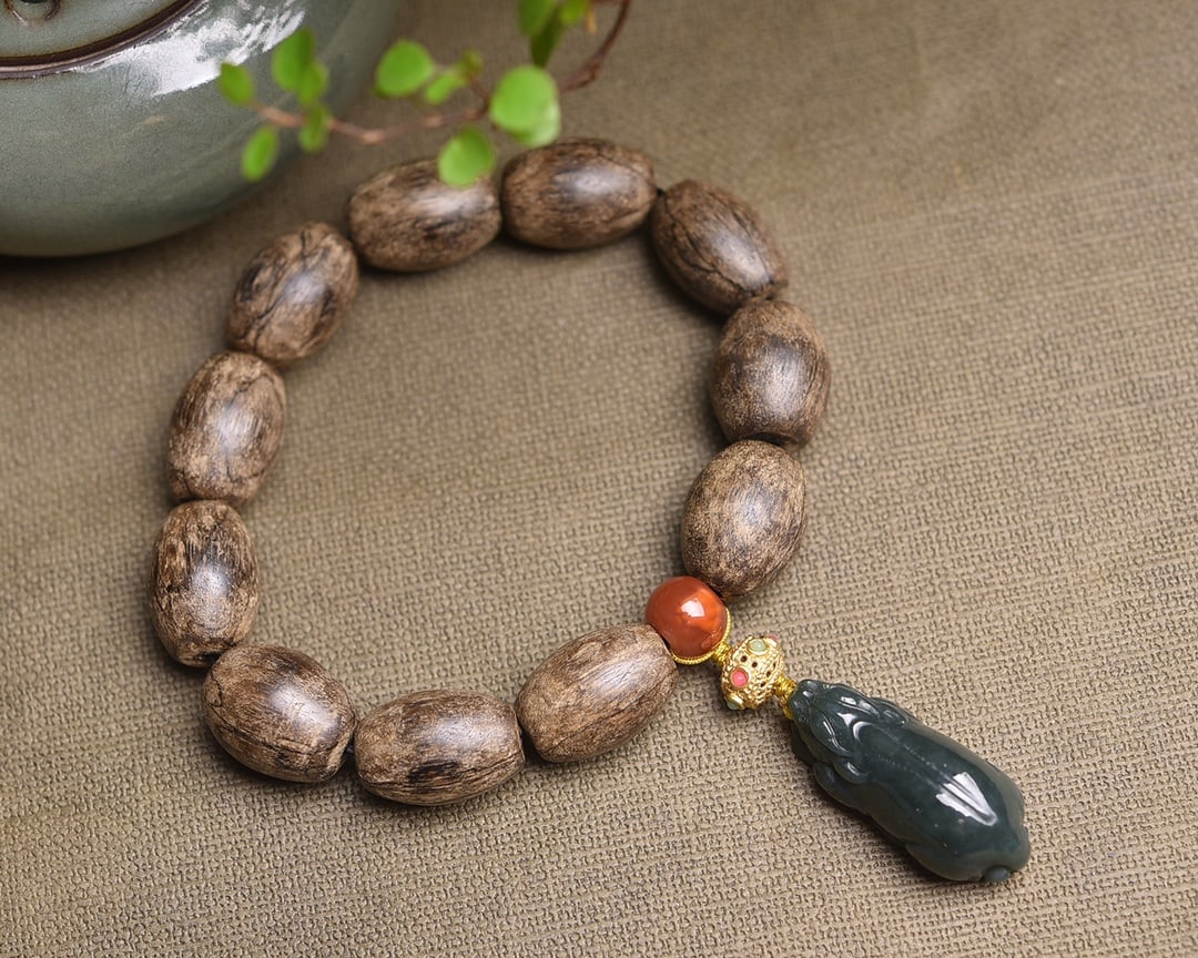 Agarwood, Southern Red Agate, and Jade Bead Bracelet - 5