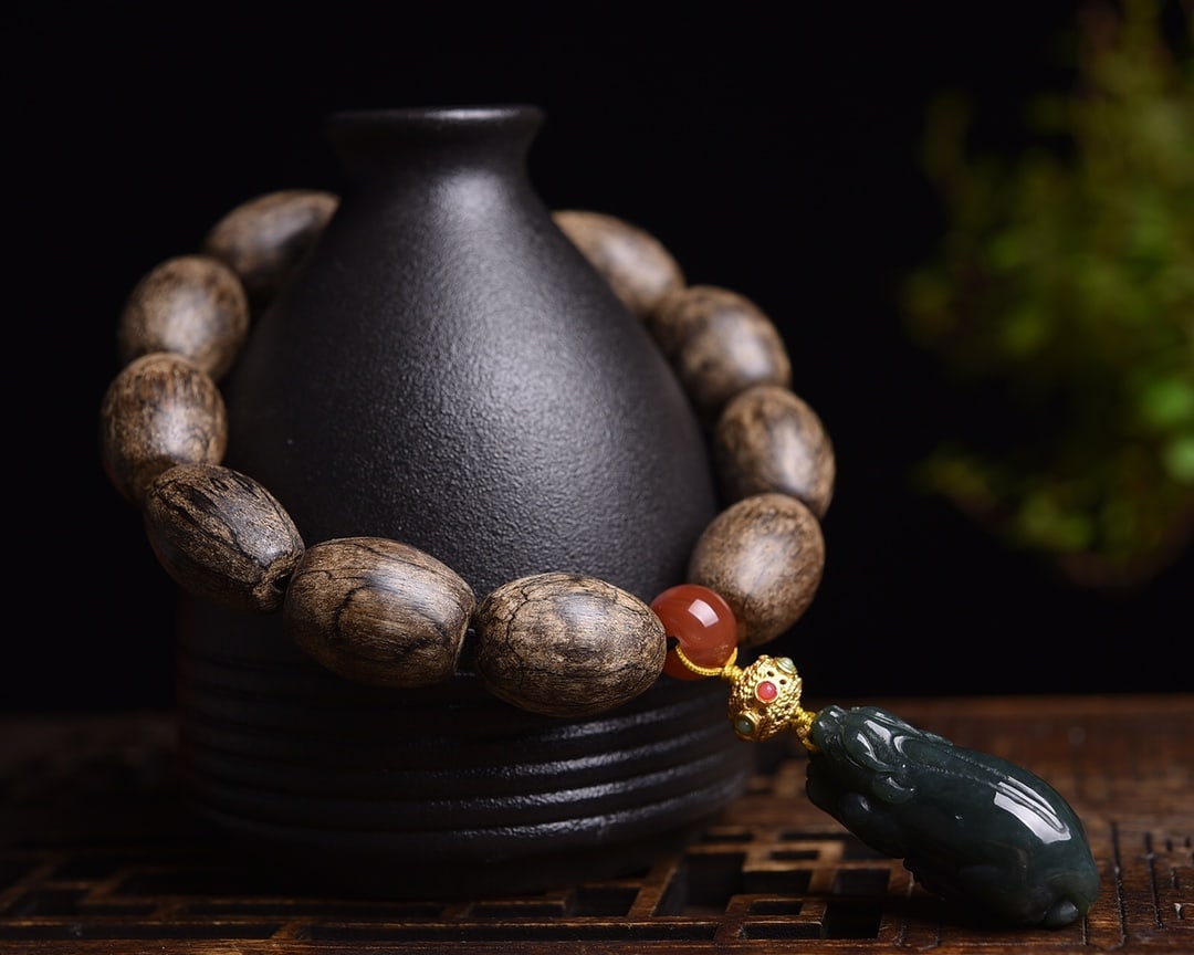 Agarwood, Southern Red Agate, and Jade Bead Bracelet - 6