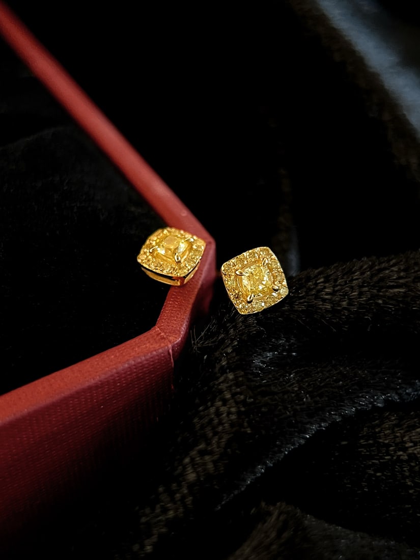 18K gold yellow diamond stud earrings - 4
