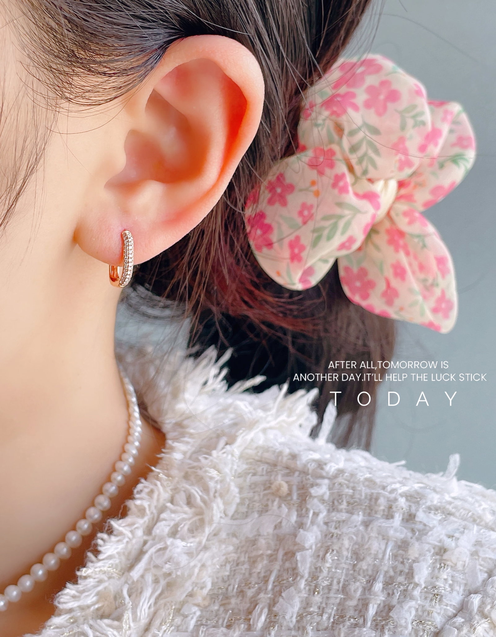 18K gold diamond U-shaped earrings - 4