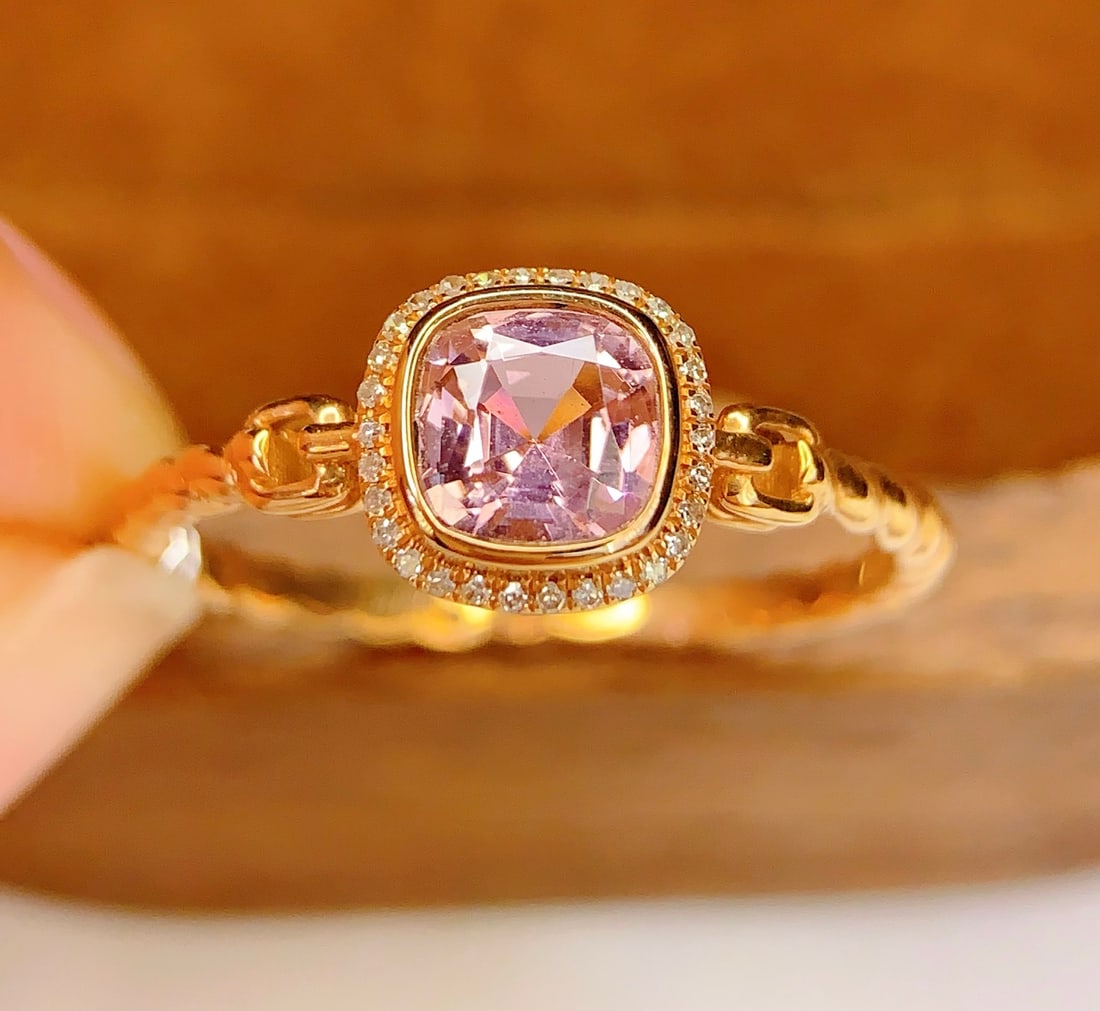 18K Gold Tourmaline Ring: Title: 18K Gold Tourmaline Ring Description: This exquisite 18K gold tourmaline ring is a symbol of elegance and sophistication. The meticulously crafted ring features a 0.88-carat natural tourmaline,