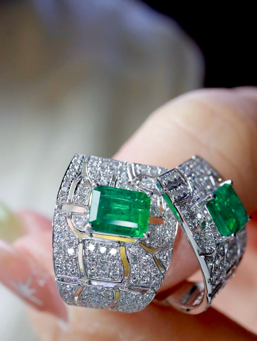 18K gold emerald earrings (1 of 8)