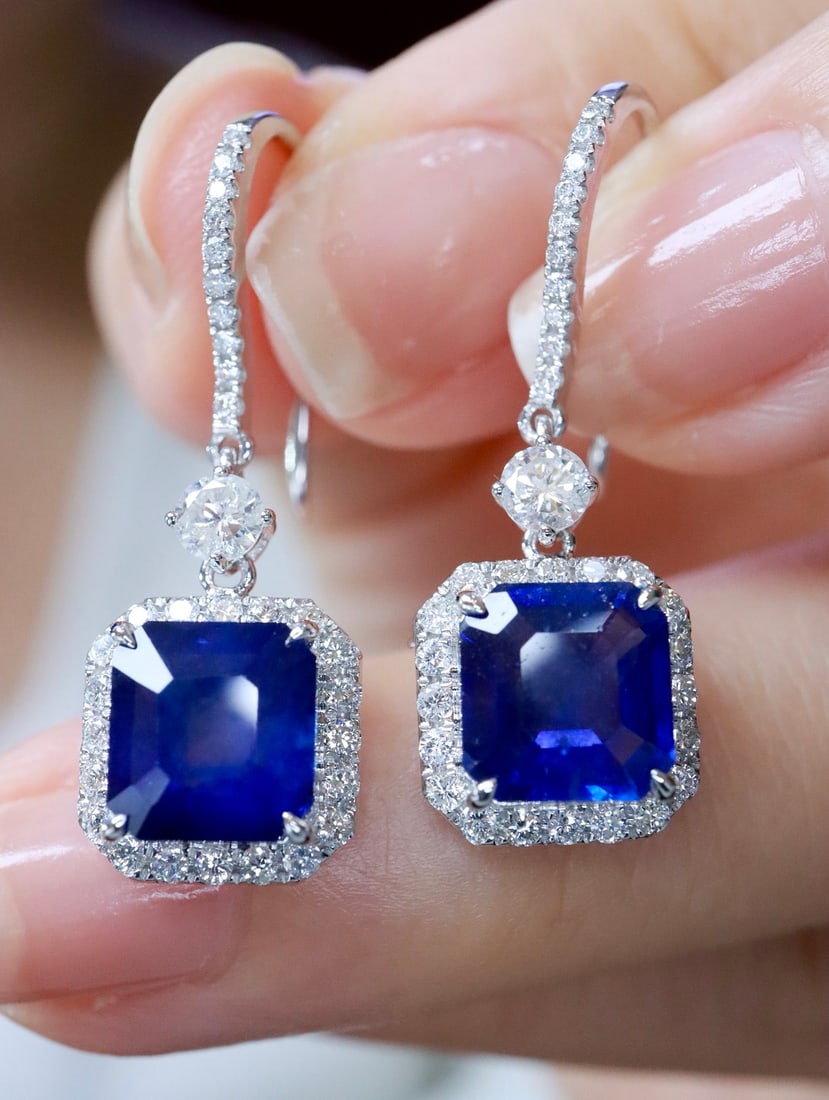 18K gold sapphire earrings: Title: 18K gold sapphire earrings Description: These earrings are understated yet elegant, crafted from 18K gold and set with royal blue sapphires. These sapphires are renowned for their good clarity