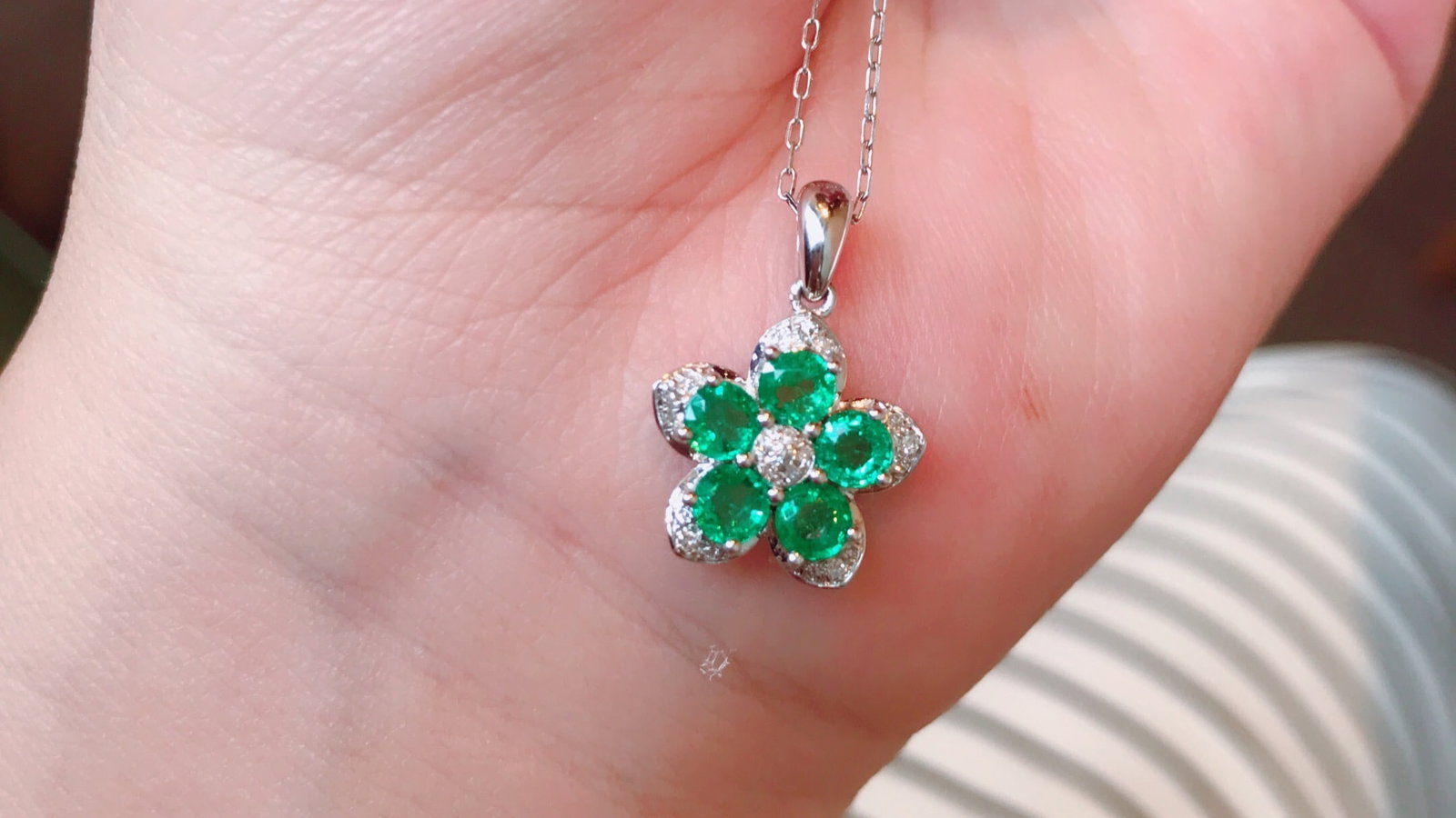 18K gold emerald pendant - 4