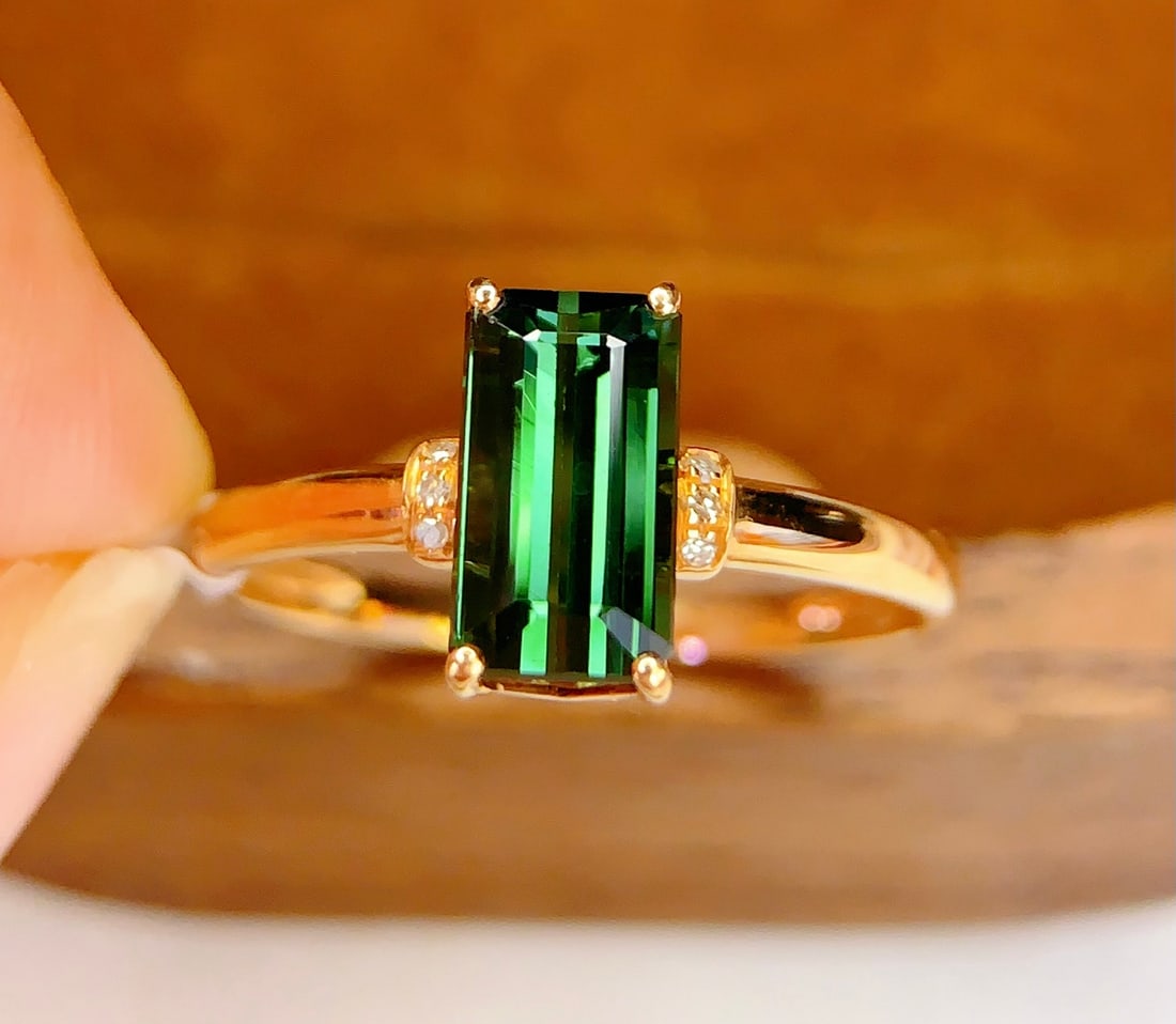 18K gold emerald ring (1 of 6)