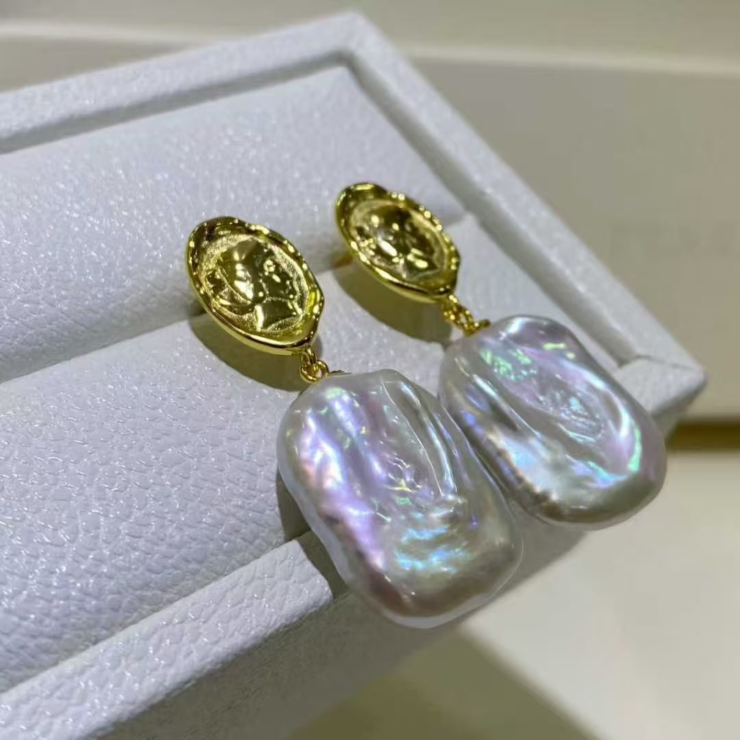 Pearl earrings: Title: Pearl earrings Description: These pearl stud earrings feature natural freshwater pearls, showcasing a super beautiful luster and dazzling color. They perfectly embody the combination of