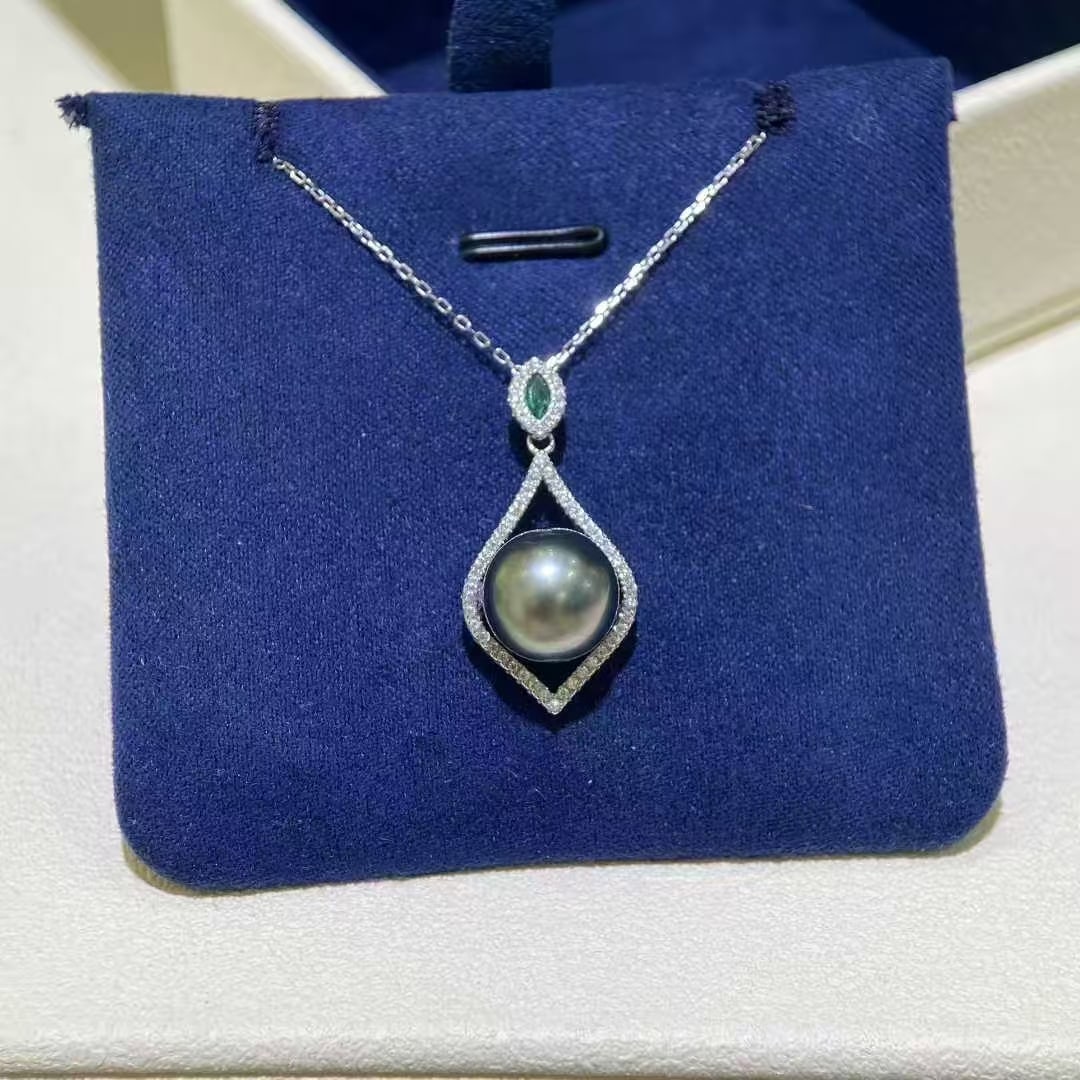 Pearl pendant - 2