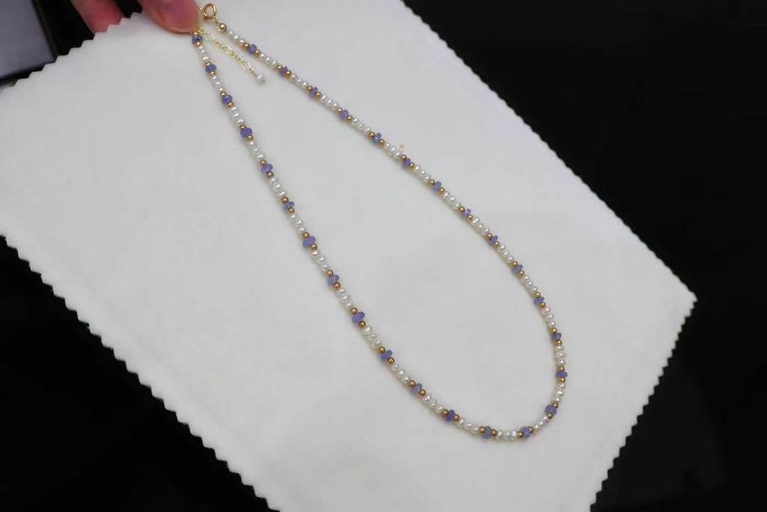 Tanzanite and freshwater pearl necklace: Title: Tanzanite and freshwater pearl necklace Description: This necklace combines natural freshwater pearls with captivating tanzanite, showcasing a fresh and natural elegant style. Each pearl,
