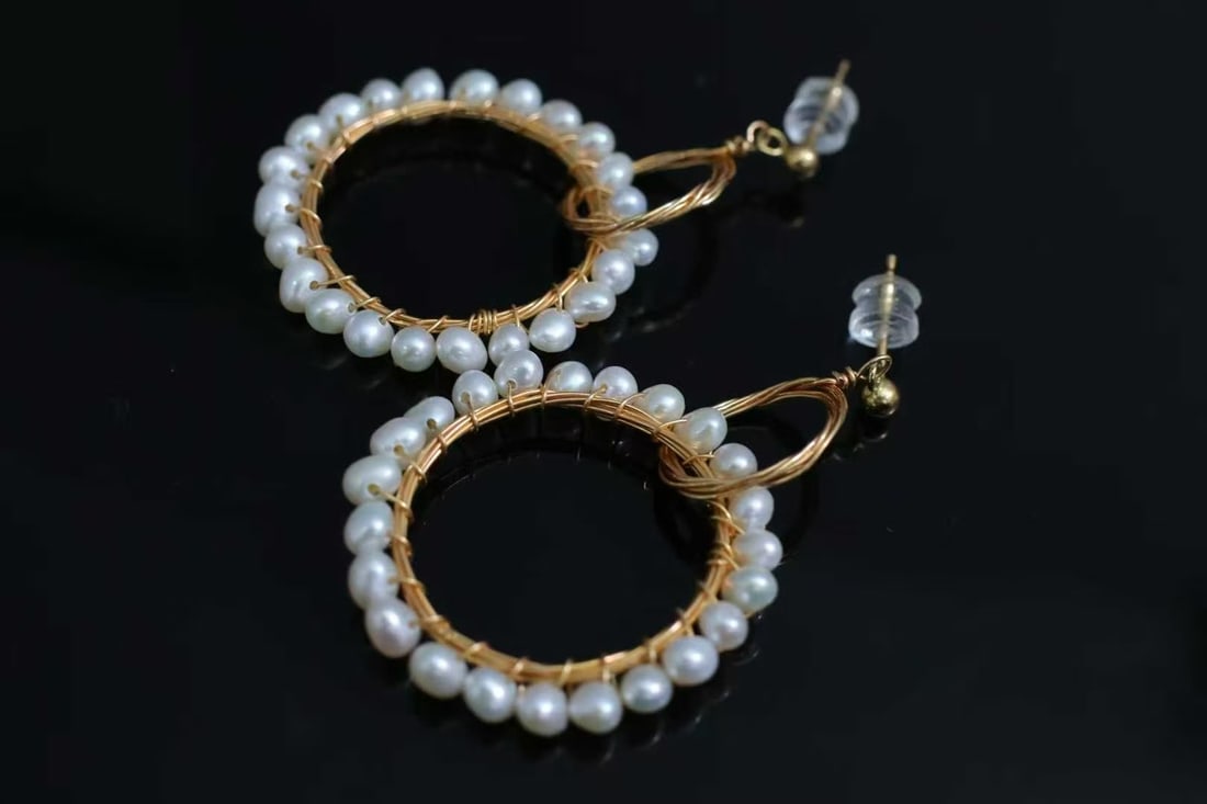 Natural freshwater pearl earrings (1 of 4)
