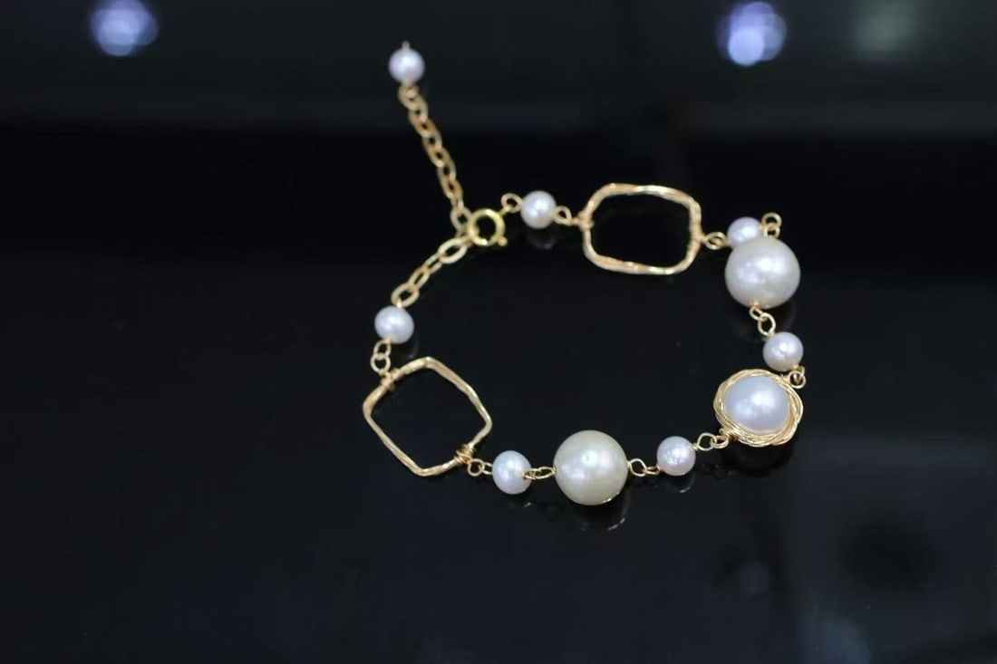 Natural freshwater pearl bracelet (1 of 4)