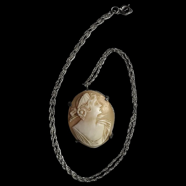 Vintage Hand-Carved Shell Cameo Sterling Silver Pendant Necklace with Chain (1 of 7)