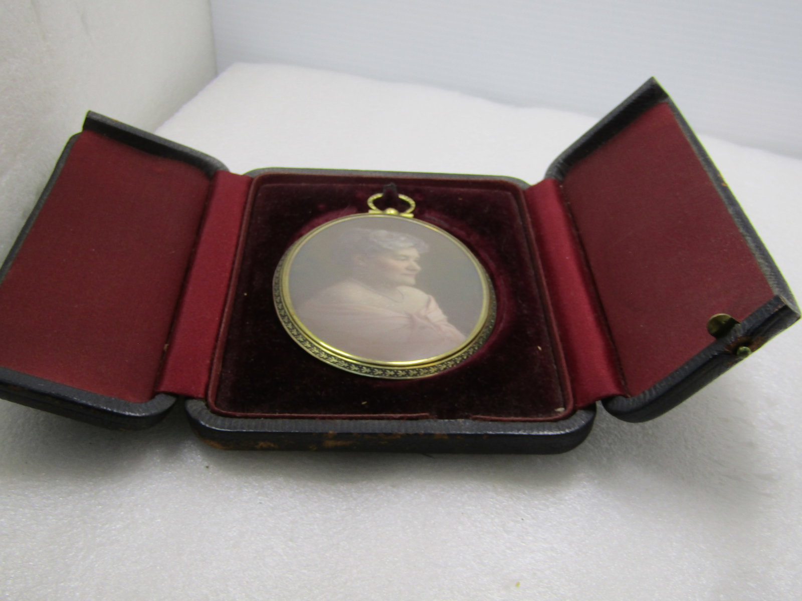 Antique Hinged Leather Easel Photo Display With Photo, 6" X 4.5". Early 1900's - 5