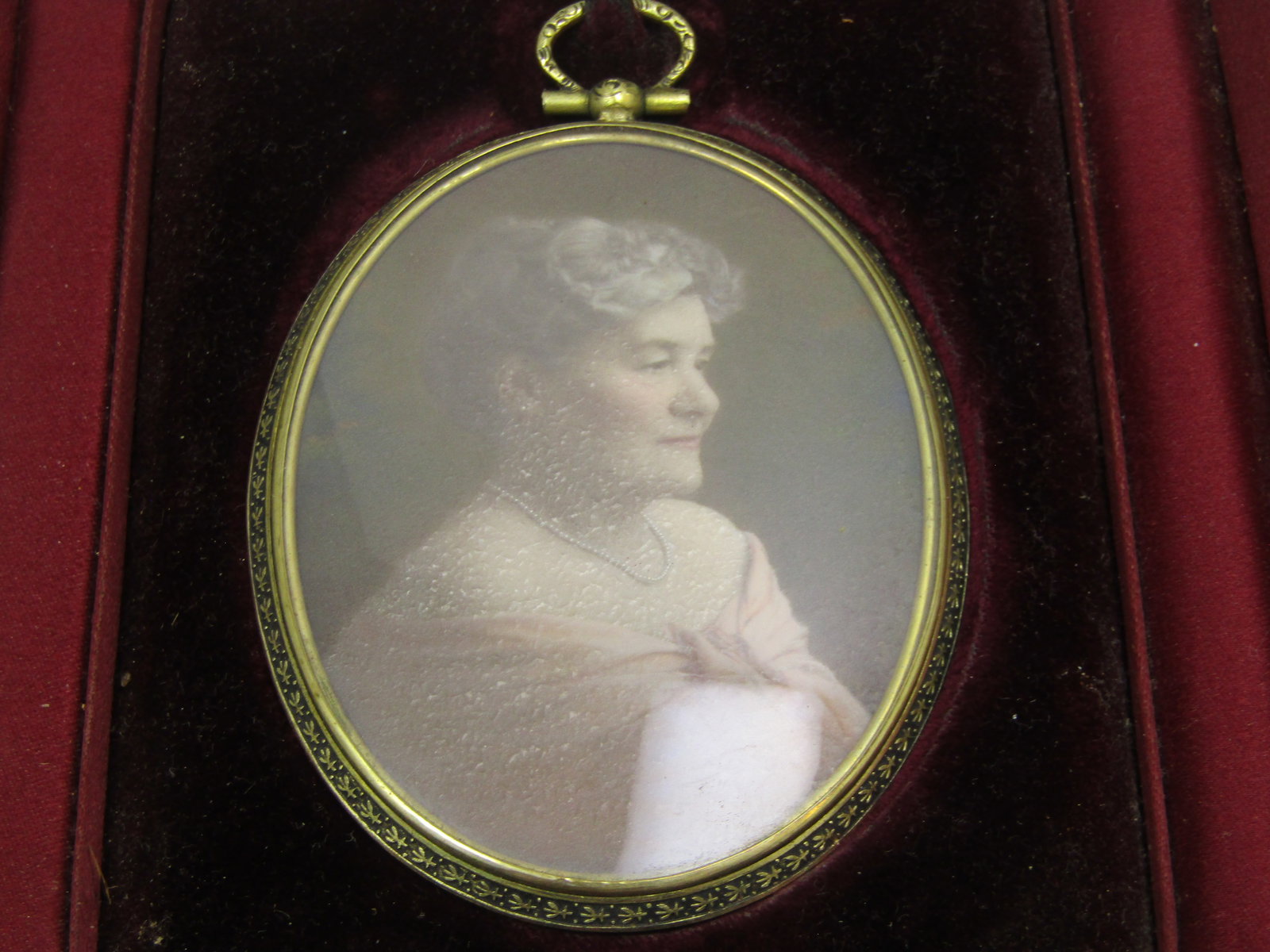 Antique Hinged Leather Easel Photo Display With Photo, 6" X 4.5". Early 1900's - 9