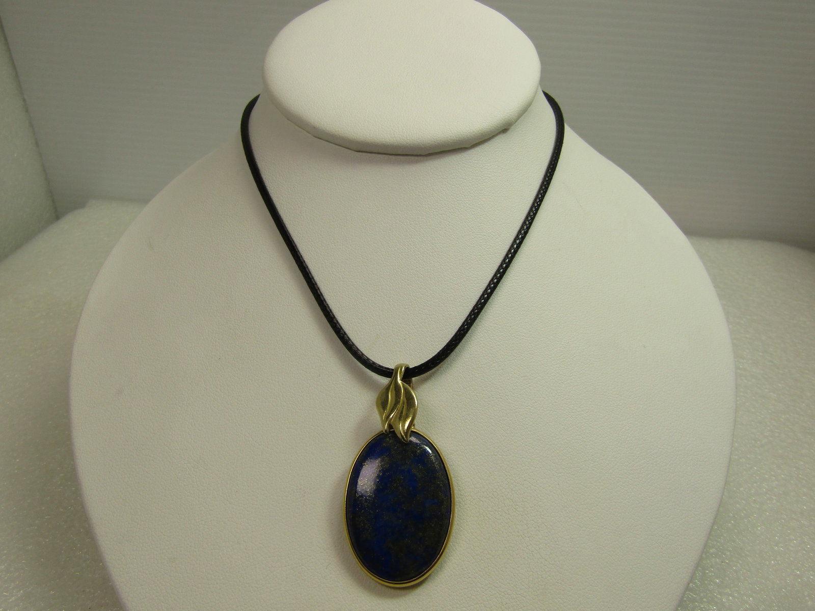 Vintage Lapis Lazuli Leaf Pendant/Necklace, 24", 1980's-1990's, 14kt G.F.: Vintage Lapis Lazuli Leaf Pendant/Necklace, 24", 1980's-1990's. This is an oval lapiz lazuli stone with a bezel around the oval edge and double leaf bail. It is marked 14kt.F.F. on the ring