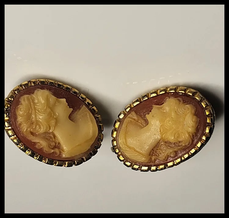 Vintage Resin Cameo Clip-On Earrings - 2