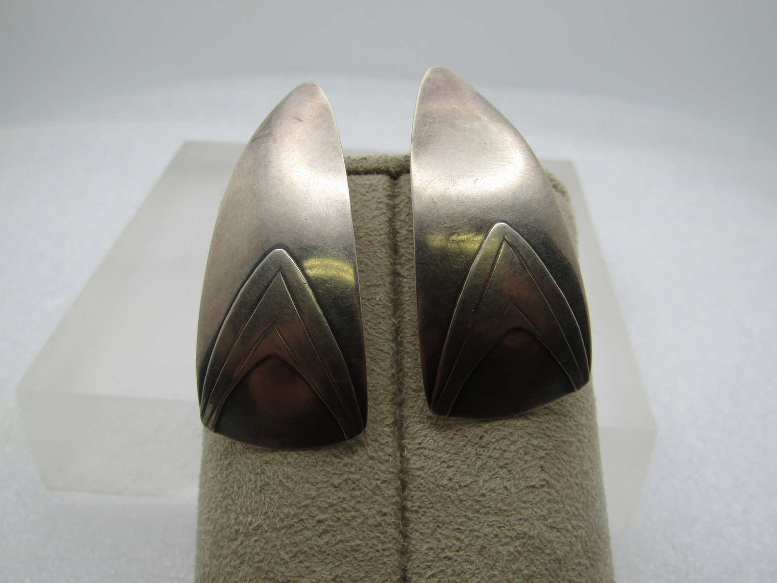 Vintage Sterling Curved Tapered Earrings, Star Trek ish, Mod. 1.75", 1980's: Vintage Sterling Curved Tapered Earrings, Star Trek ish, Mod. 1.75" tall and slightly over 3/4" wide at the bottom and curved and pointed at top and. They have a Delta like raised symbol on the