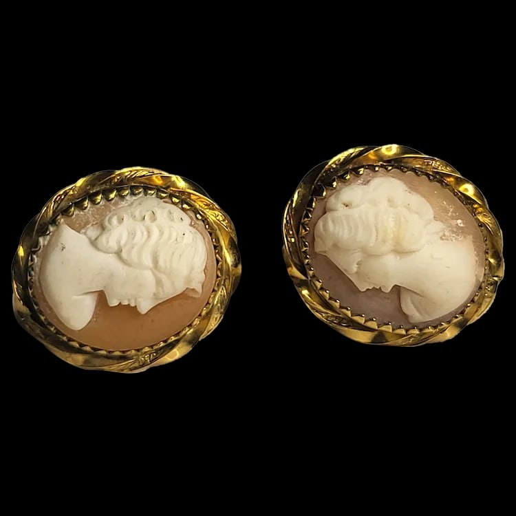 Vintage Shell Cameo Screw Back Earrings: Title: Vintage Shell Cameo Screw Back Earrings Description: Vintage Shell Cameo Screw Back Earrings Hallmarked - CT 1/20 - 10k Gold Filled Date/Period: Vintage Materials: Shell Size: .5 x .5 inches Re