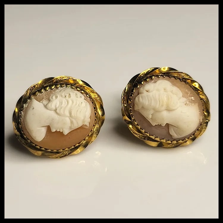 Vintage Shell Cameo Screw Back Earrings - 2