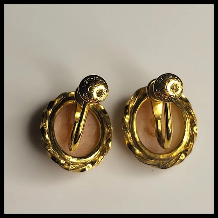 Vintage Shell Cameo Screw Back Earrings - 3