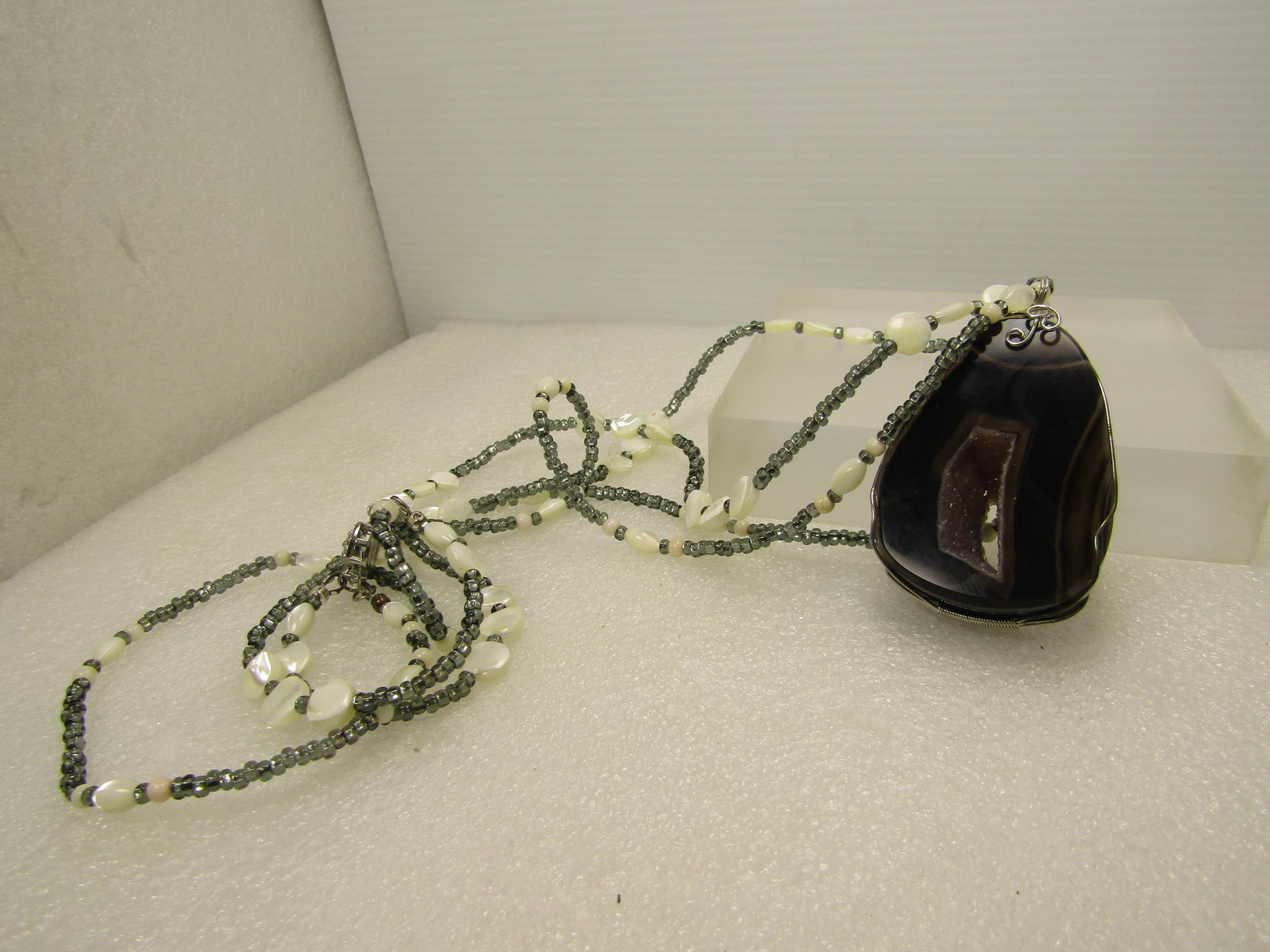 Brown Agate & Druzy Quartz MOP Necklace, Multi-Strand 28". 1980's-1990's - 7