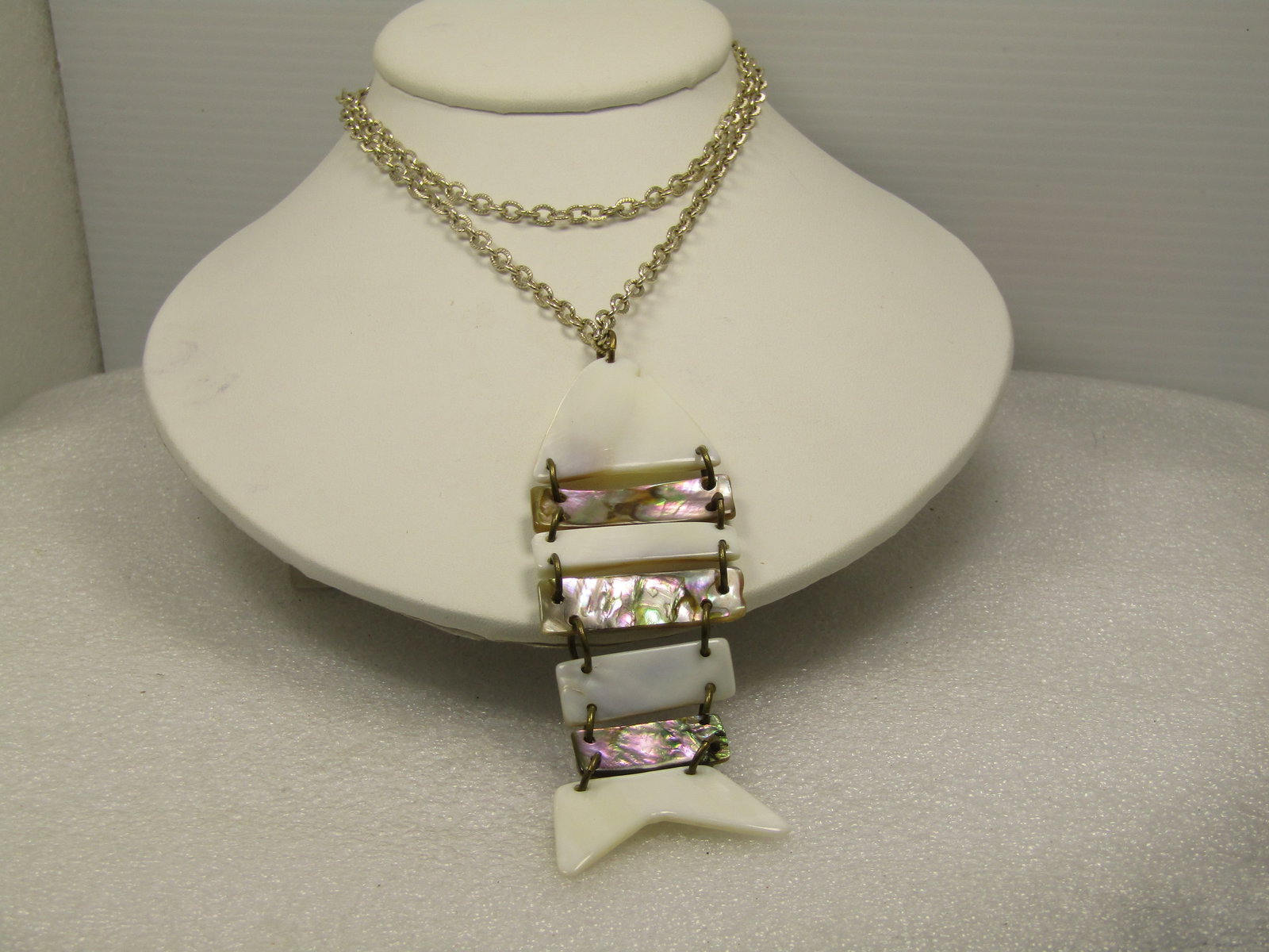 Vintage Mother-of-Pearl Articulated Fish Necklace, 26", 1960's-1970's. - 3