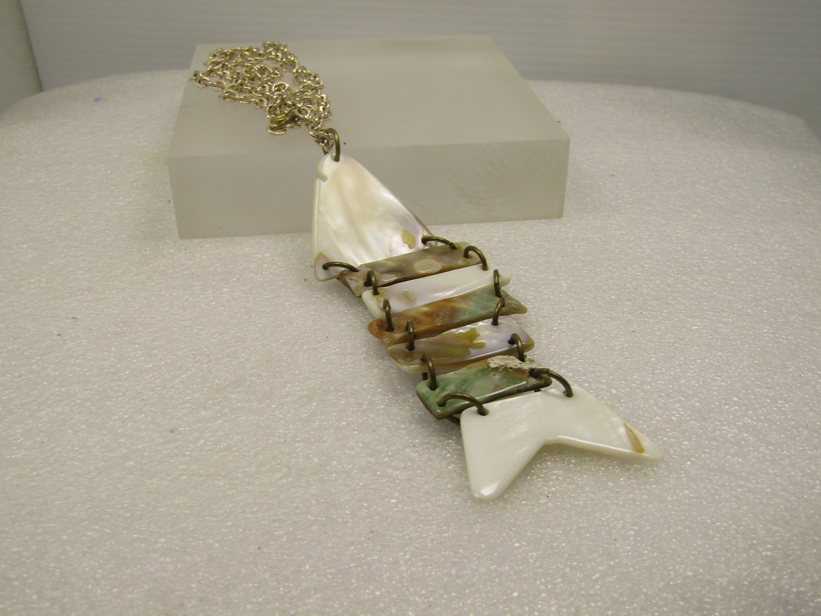 Vintage Mother-of-Pearl Articulated Fish Necklace, 26", 1960's-1970's. - 6