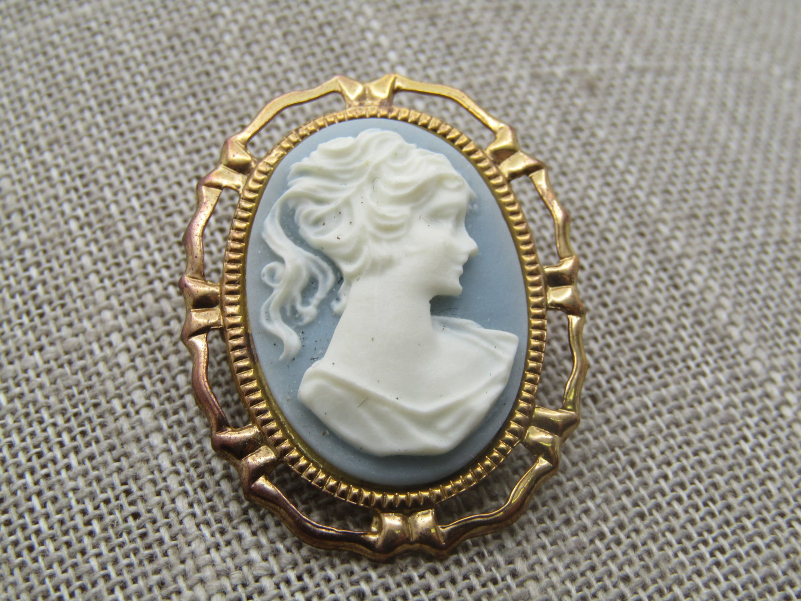 Vintage Faux Wedgewood Cameo Brooch, 1950's-1960's. Gold tone with open space around the frame and - 2