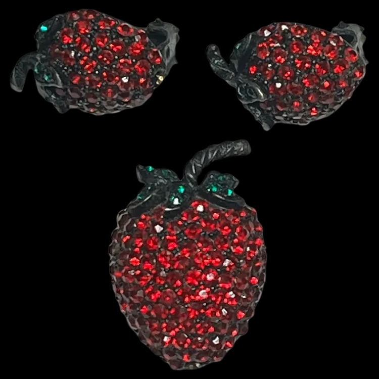 Vintage Weiss Strawberry Brooch and Clip Earring Set (1 of 14)