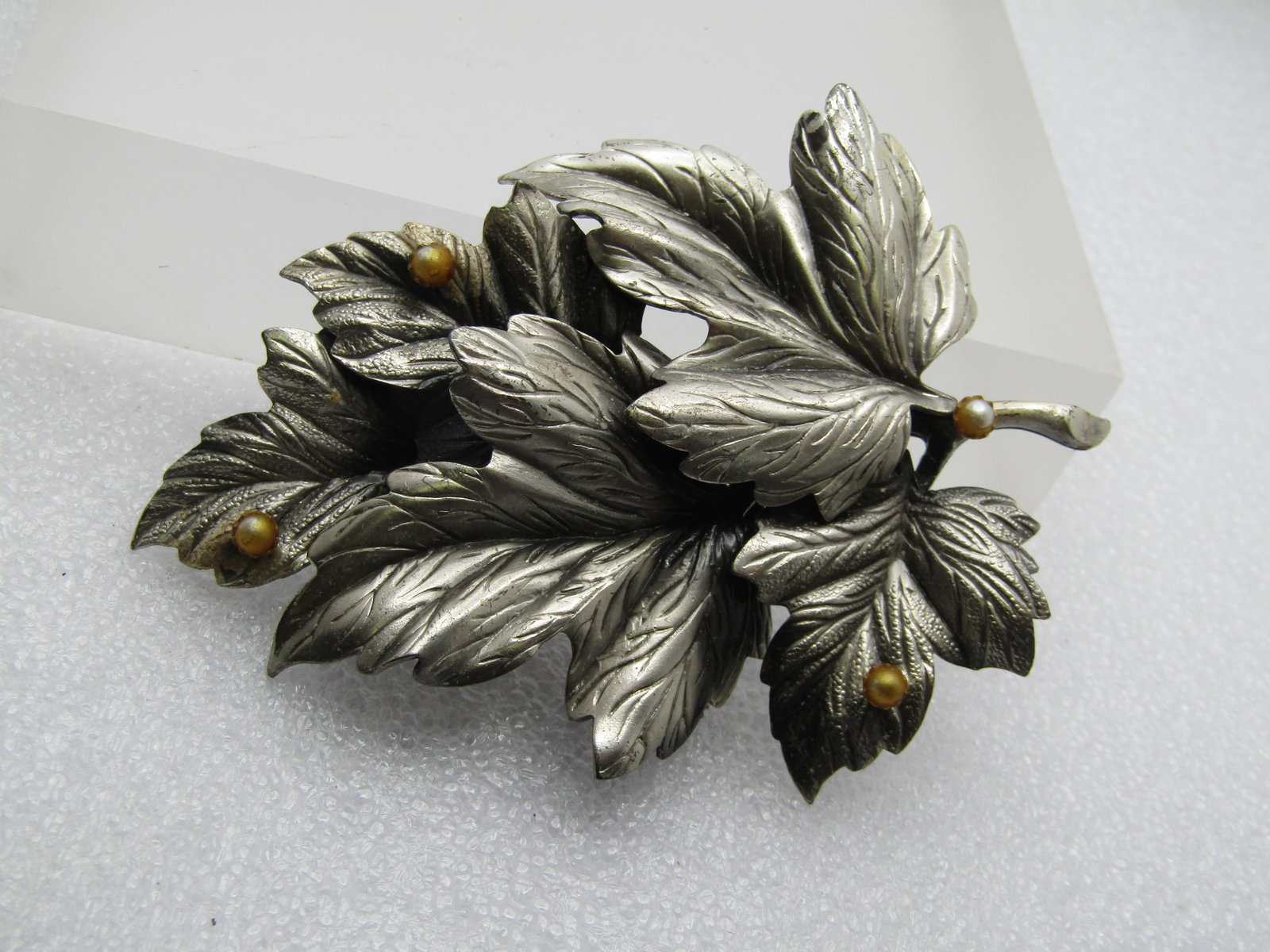 Vintage Leaves & Faux Pearl Brooch, Large 1970's-1980's. - 3