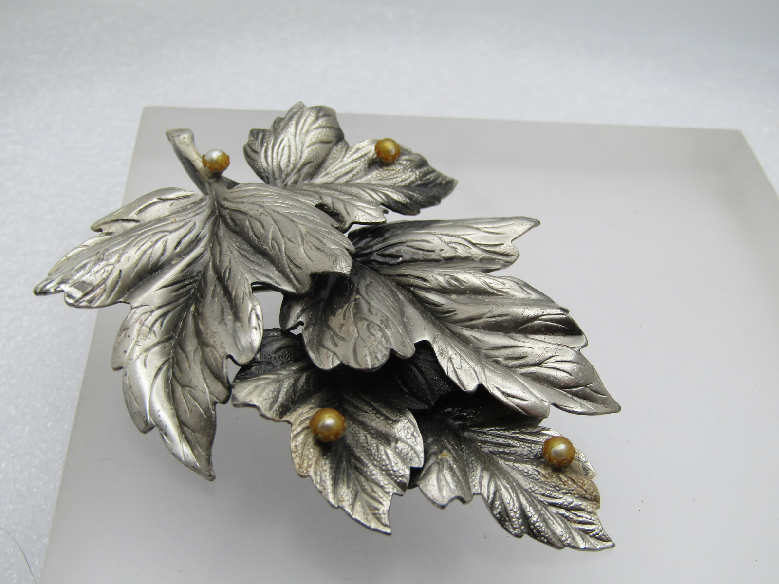 Vintage Leaves & Faux Pearl Brooch, Large 1970's-1980's. - 5