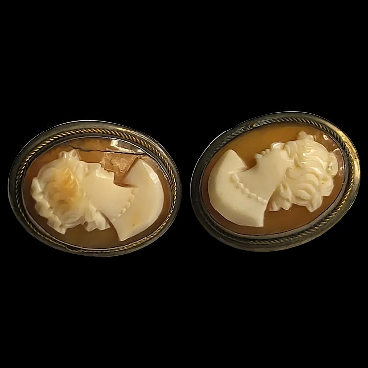 Vintage Shell Cameo Screw-Back Earrings: Title: Vintage Shell Cameo Screw-Back Earrings Description: Vintage Shell Cameo Screw-Back Earrings Long Crack Down right side of Right Earring Date/Period: Vintage Materials: Shell Size: .5 x .5 inch