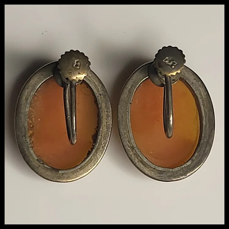 Vintage Shell Cameo Screw-Back Earrings - 3